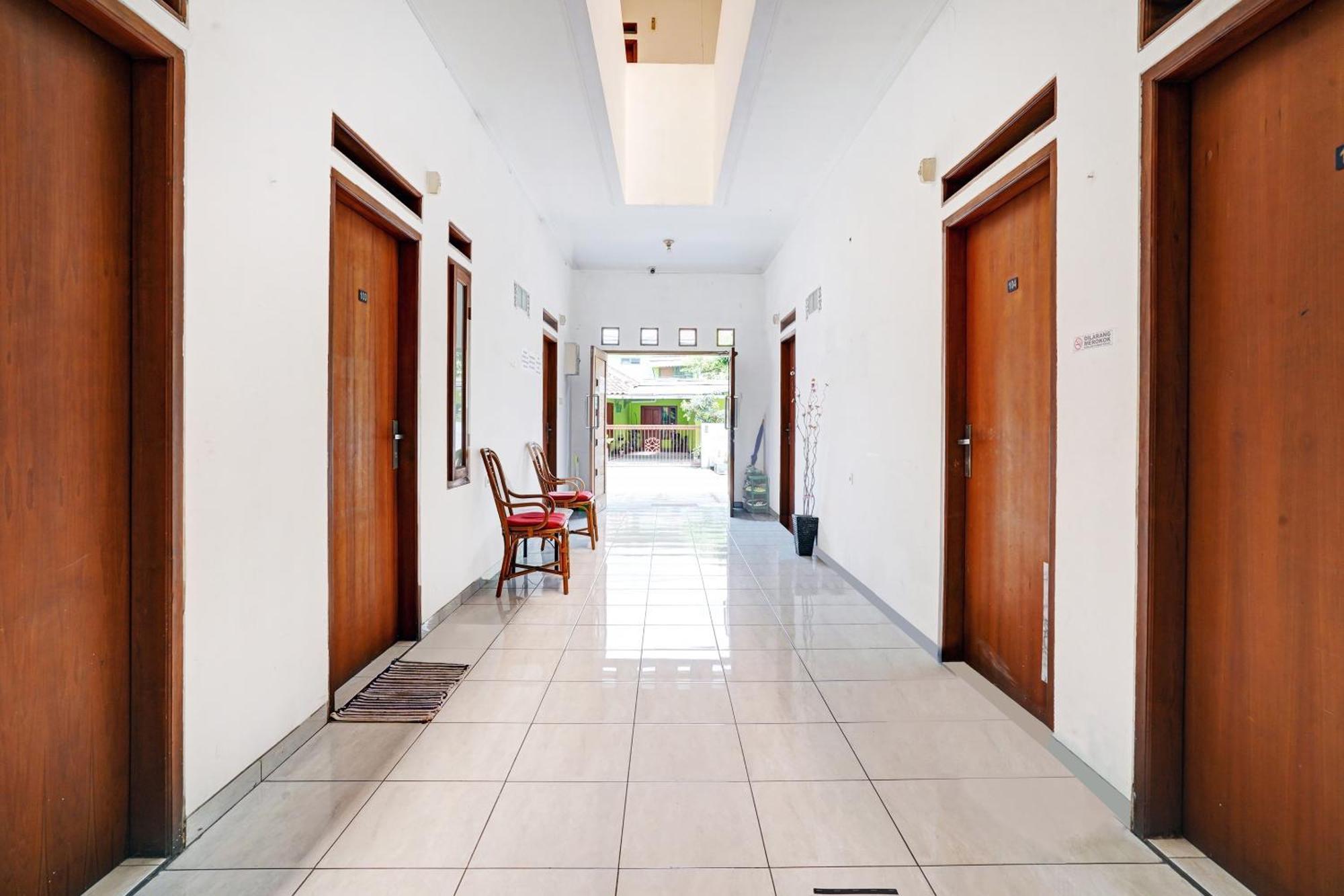 Oyo 1932 Srimahi Residence Bandung Ngoại thất bức ảnh